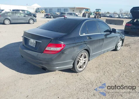 2009 Mercedes-Benz C 350 Sport z USA, uszkodzony, nr VIN WDDGF56X89R055244